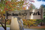 پارک ‌های علم و فناوری و مراکز رشد دو بال حرکت دانشگاه‌ ها به سمت کارآفرینی است